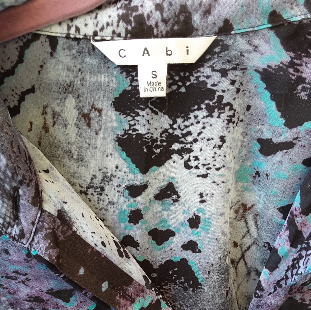 NWT Cabi snakeskin top size S. - Picture 2 of 4